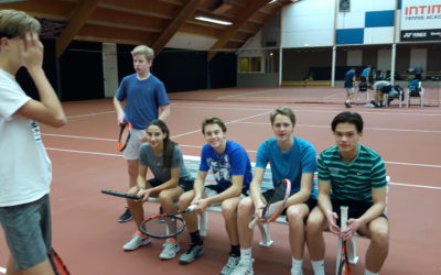 Concentratie tennis met filmopnames