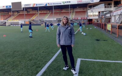 Zo leer je talentvolle voetballers onder druk presteren op het veld