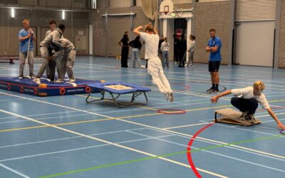 Sprinten of strategie: hoe de meisjes anders gaan voor de winst dan de jongens.